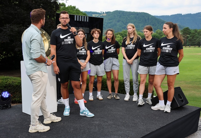 Bei einem Sponsor-Event am Donnerstag war auch die Damen-Mannschaft dabei