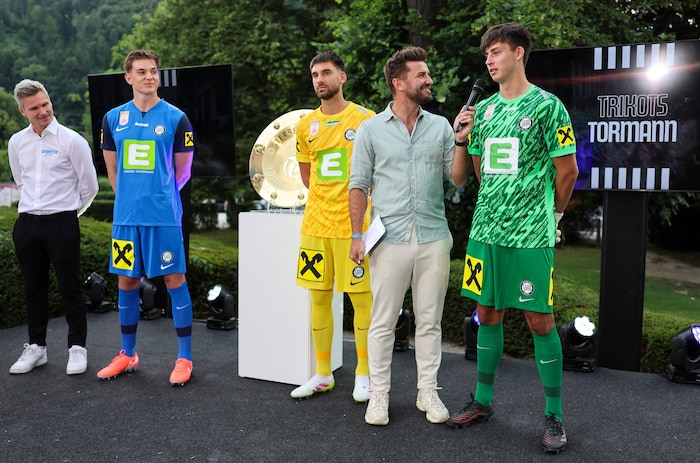 Die Goalies tragen Farbe: Lorenz, Bignetti und Khudyakov (v.l.n.r.)