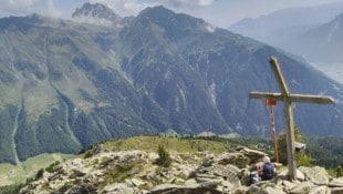 Das Seblaskreuz ist zwar windschief, aber ein fabelhafter Aussichtspunkt.