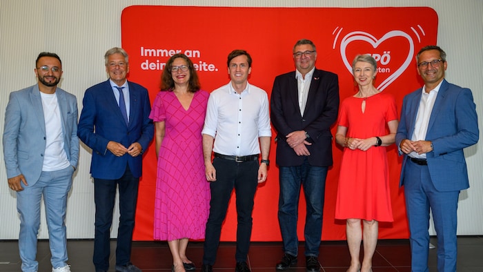 Viele hohe SPÖ-Funktionäre waren am SP-Parteitag im Lakeside Park: Hier Bezirksgeschäftsführer ...