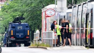 Einsatzkräfte am Tatort