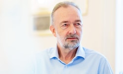 In einer der Hauptrollen des Spionagethrillers: Kaiserenkel Karl Habsburg