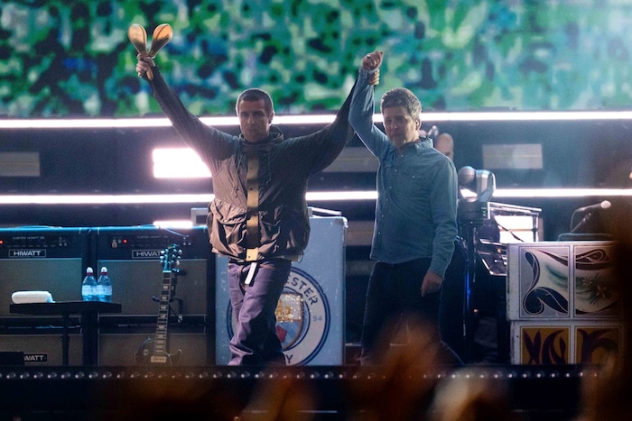 Hand in Hand: Liam und Noël Gallagher haben das Kriegsbeil begraben – das zahlt sich auch ...
