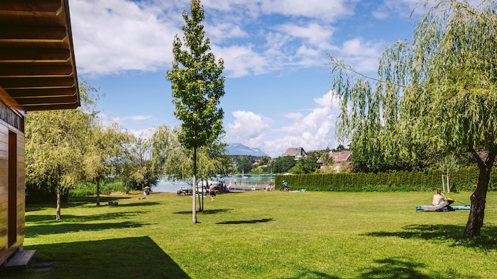 Der idyllische „greenbeach“ am Faaker See