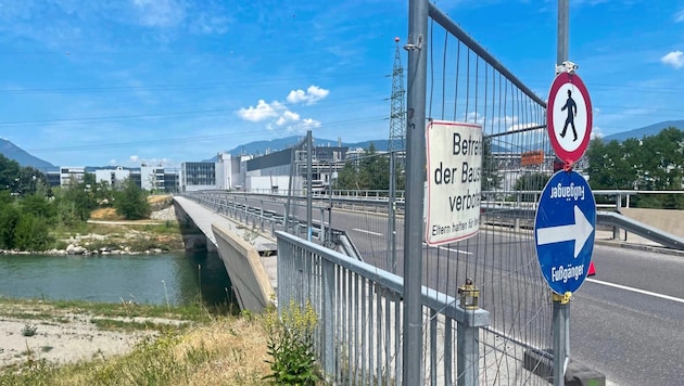 Die Tschinowitscher Brücke ist zwar befahrbar, wurde bisher aber nie fertiggestellt.