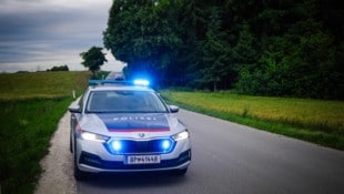 Die Polizei bittet um Hinweise zu einem fahrerflüchtigen Mopedlenker, der einen Schwerverletzten ...