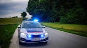 Die Polizei bittet um Hinweise zu einem fahrerflüchtigen Mopedlenker, der einen Schwerverletzten ...