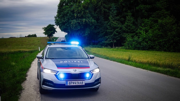 Die Polizei bittet um Hinweise zu einem fahrerflüchtigen Mopedlenker, der einen Schwerverletzten ...