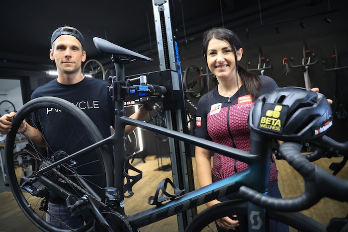 Philipp Wanner stellte Stephanie Venier ein Scott-Rennrad zur Verfügung.