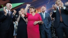 Jubelstimmung nach der Wahl Manuela Khoms zur neuen ÖVP-Landesparteiobfrau. 