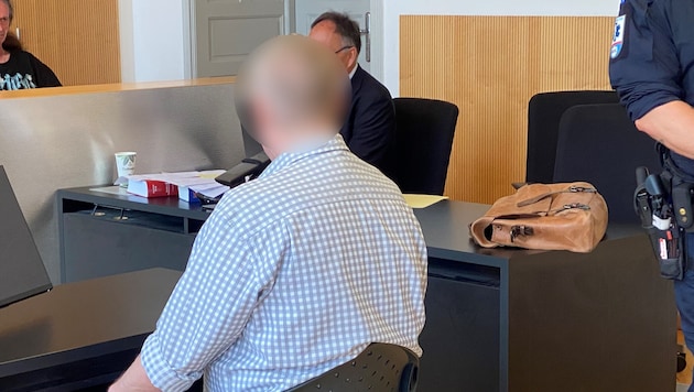 Der 60-jährige Angeklagte wollte ein Hotel aufbauen – allerdings fehlten ihm dafür die ...