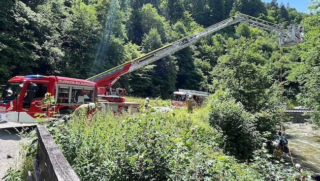 Einsatzkräfte am Fritzbach