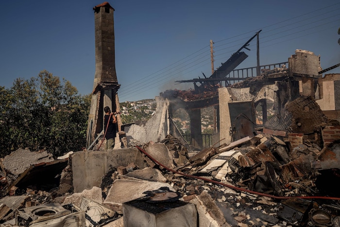 Etwa 40 Kilometer von Athen wüteten die Flammen.