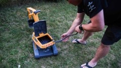 Ganz freiwillig wollte das Reptil sein Versteck nicht verlassen.