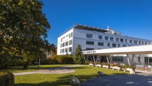 Die Verletzte wurde ins Krankenhaus St. Johann eingeliefert. 