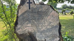 Am Friedhof Annabichl befindet sich ein Grab- und Gedenkstein, der an drei Soldaten des ...