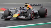 Max Verstappen schlägt im Qualifying für den Grand Prix in Silverstone zurück – mit der Pole!