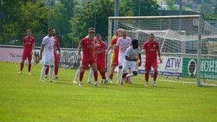 3:0 siegten die Lustenauer (in Weiß) gegen den FC Dornbirn.