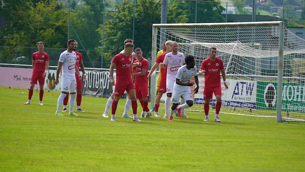3:0 siegten die Lustenauer (in Weiß) gegen den FC Dornbirn.