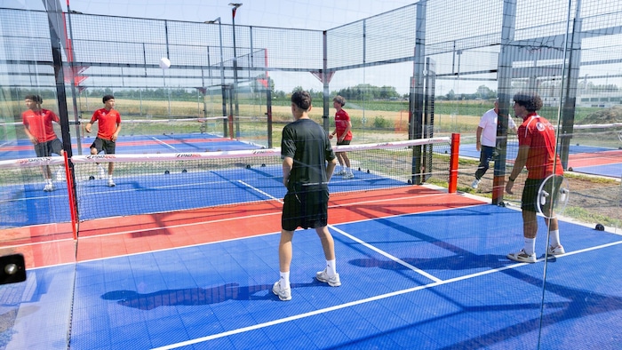 Junge Talente der Fußballakademie nutzten gleich die Chance, ihre Technik zu verfeinern.