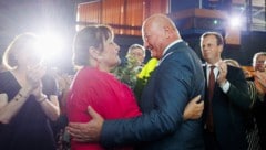 Kanzler Stocker gratuliert Manuela Khom zur Wahl