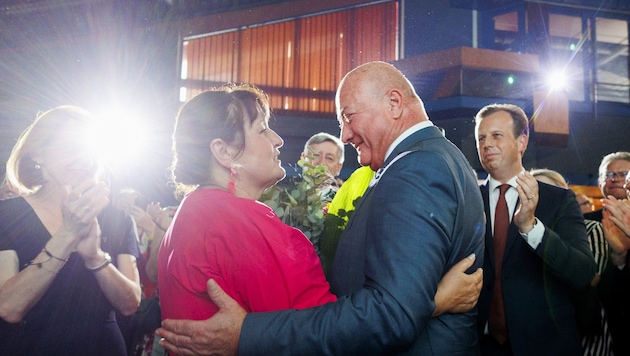 Kanzler Stocker gratuliert Manuela Khom zur Wahl