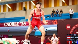 Mukhammad Inshapiev jubelte über die Bronzemedaille.