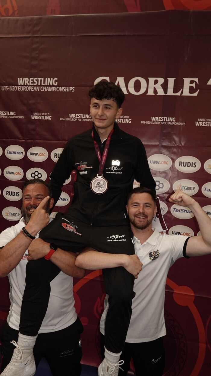 Inshapiev wurde für seine Medaille gefeiert.