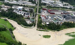 Der Margaretenbach überschwemmte die Wiesen bei der Einmündung in die Ruetz.