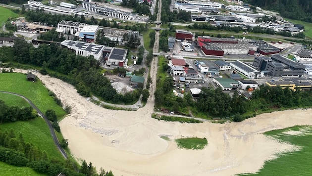 Der Margaretenbach überschwemmte die Wiesen bei der Einmündung in die Ruetz.