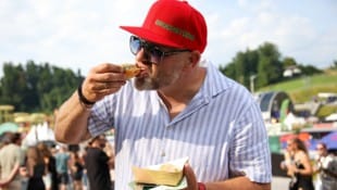 Dienstlich dinieren: Jörg Bruch probierte Essen an jedem einzelnen Gastrostand