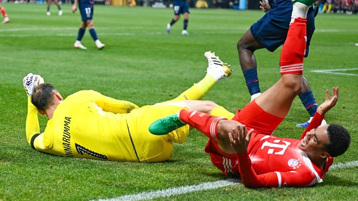 Gianluigi Donnarumma (li.) und der schwer verletzte Jamal Musiala