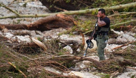 Tage nach dem Beginn der Sturzfluten in Texas hoffen Retter immer noch, Vermisste lebend zu ...