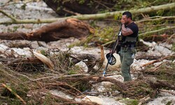 Tage nach dem Beginn der Sturzfluten in Texas hoffen Retter immer noch, Vermisste lebend zu ...
