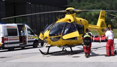 Mit dem Notarzthubschrauber wurde der Mann in die Klinik Innsbruck geflogen.