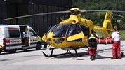 Mit dem Notarzthubschrauber wurde der Mann in die Klinik Innsbruck geflogen.