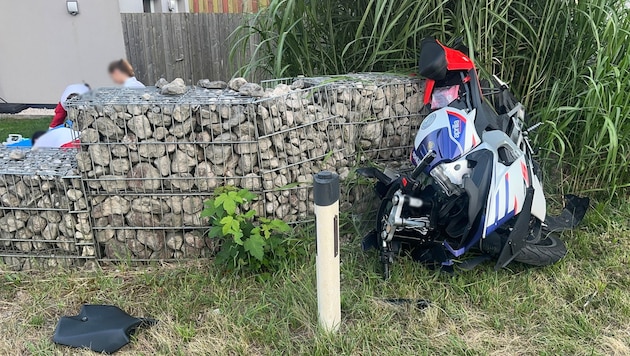 Der Schwerverletzte wurde im Garten von den alarmierten Rettungskräften erstversorgt.