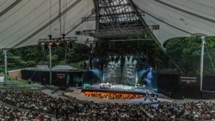 Die Waldoper in Sopot: 5000 Besucher haben in der beeindruckenden Natur-Arena mitten im Wald ...