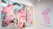 Ines Valentinitsch, Ausstellungsansicht mit dem Triptychon „Veronica“ (Öl auf Spiegel, 2025, 200 ...