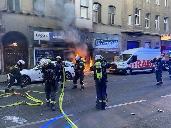 In Wien Hernals brannte am Sonntag ein Geschäft.