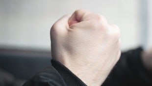 Der Verdächtige stieß wüste Drohungen aus (Symbolbild).