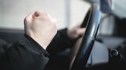 Mehrmals soll der Pkw-Lenker die Radfahrer-Gruppe geschnitten und bedrängt haben.