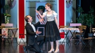 Johannes Nepomuk als Oberkellner und Katharina Linhard als Rössl-Wirtin