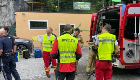 Die Retter sind bereits seit dem frühen Vormittag im Einsatz.