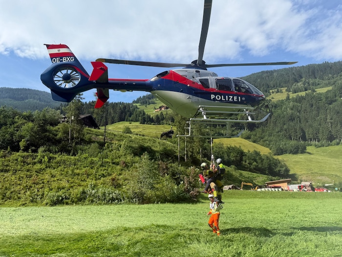 Der Waldbrand wurde aus der Luft bekämpft.