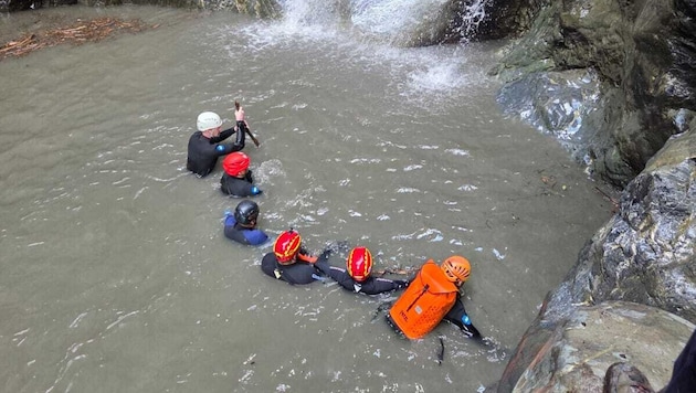 Canyoningretter der Bergrettung und Taucher der Wasserrettung suchten stundenlang nach dem ...