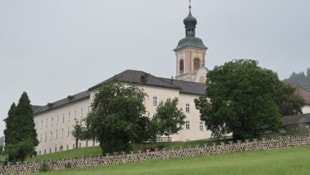 Das Tiroler Stift Fiecht macht dicht und geflüchtete Familien aus der Ukraine müssen bis Ende ...