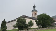 Das Tiroler Stift Fiecht macht dicht und geflüchtete Familien aus der Ukraine müssen bis Ende ...