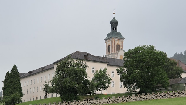 Das Tiroler Stift Fiecht macht dicht und geflüchtete Familien aus der Ukraine müssen bis Ende ...