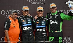 Das Podium in Silverstone: Lando Norris siegte (3. von li.), vor Teamkollege Oscar Piastri (2. ...